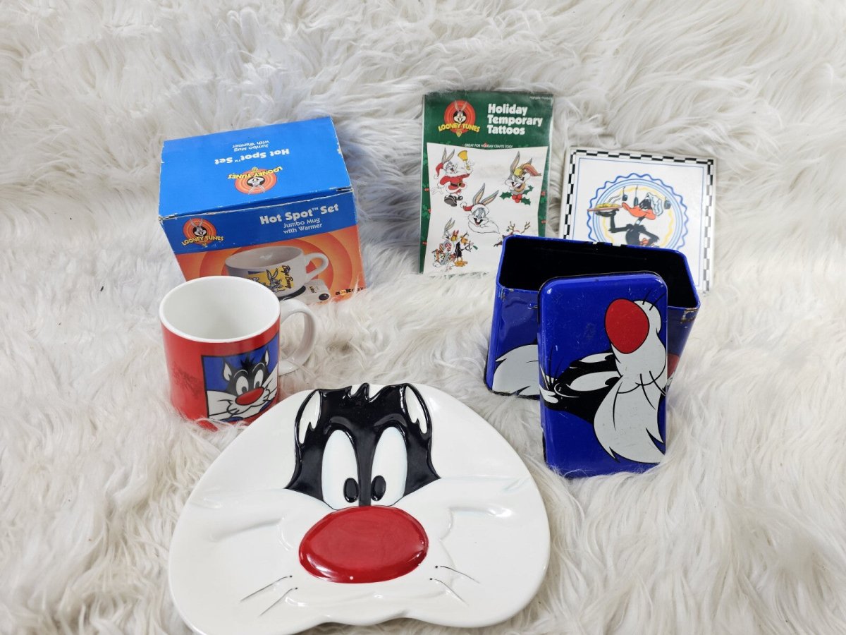 1990s - Bundle: Sylvester, Bugs Donald Duck And Taz Looney Tunes - Collectible Cups - ThrowbackBuys - The Thrifty Gypsyy Shop