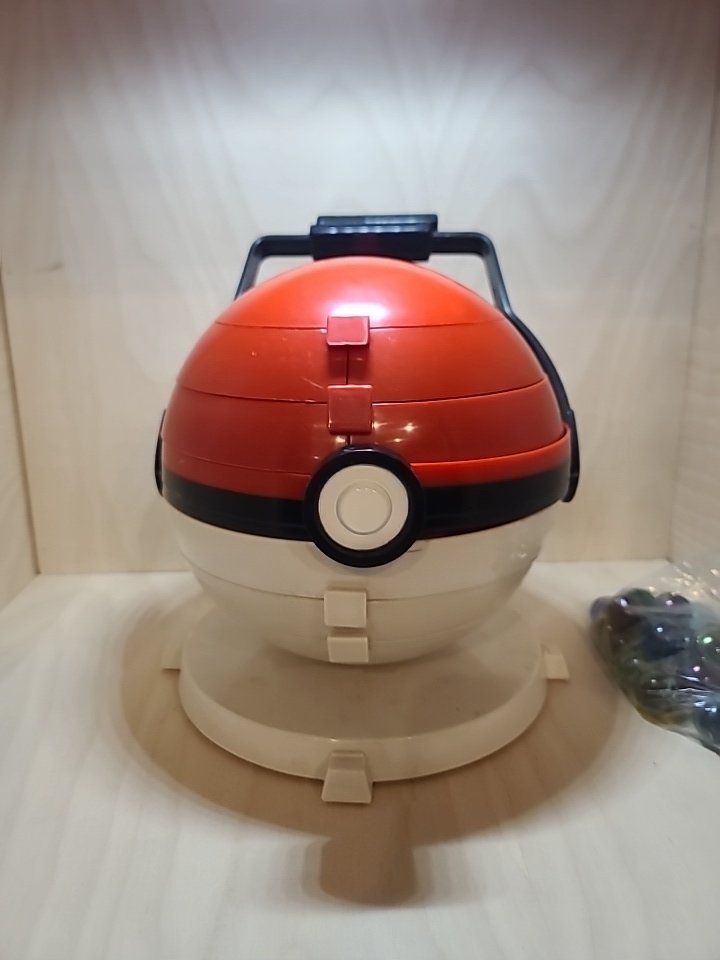 2000 - Toy Biz: Pokemon Pokeball Carrying Case w/25 Marbles - Action Figures & Collectibles - ThrowbackBuys - Kisara358