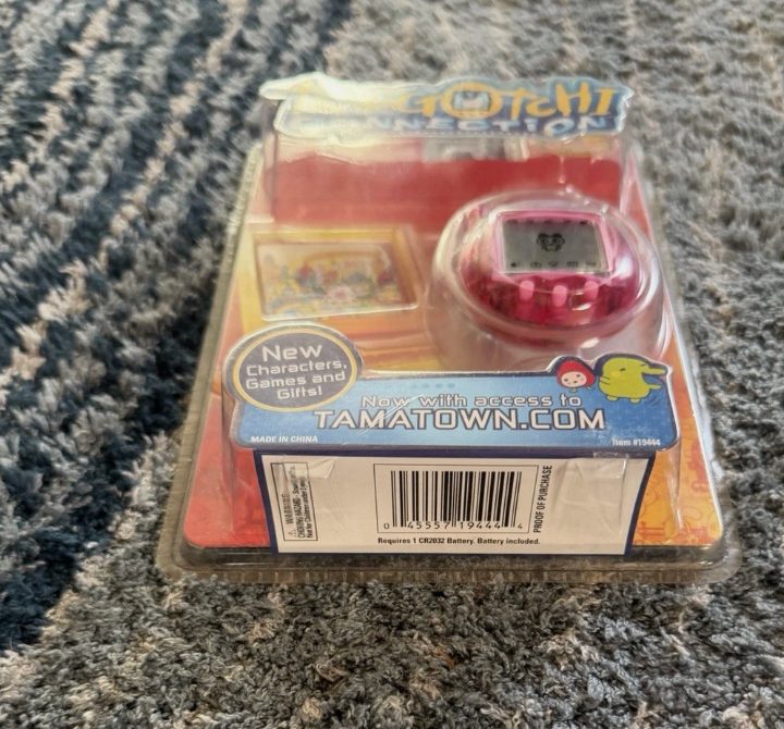 2006 TRANSLUCENT MAGENTA TAMAGOTCHI CONNECTION V3 SEALED VINTAGE INTERACTIVE TOY