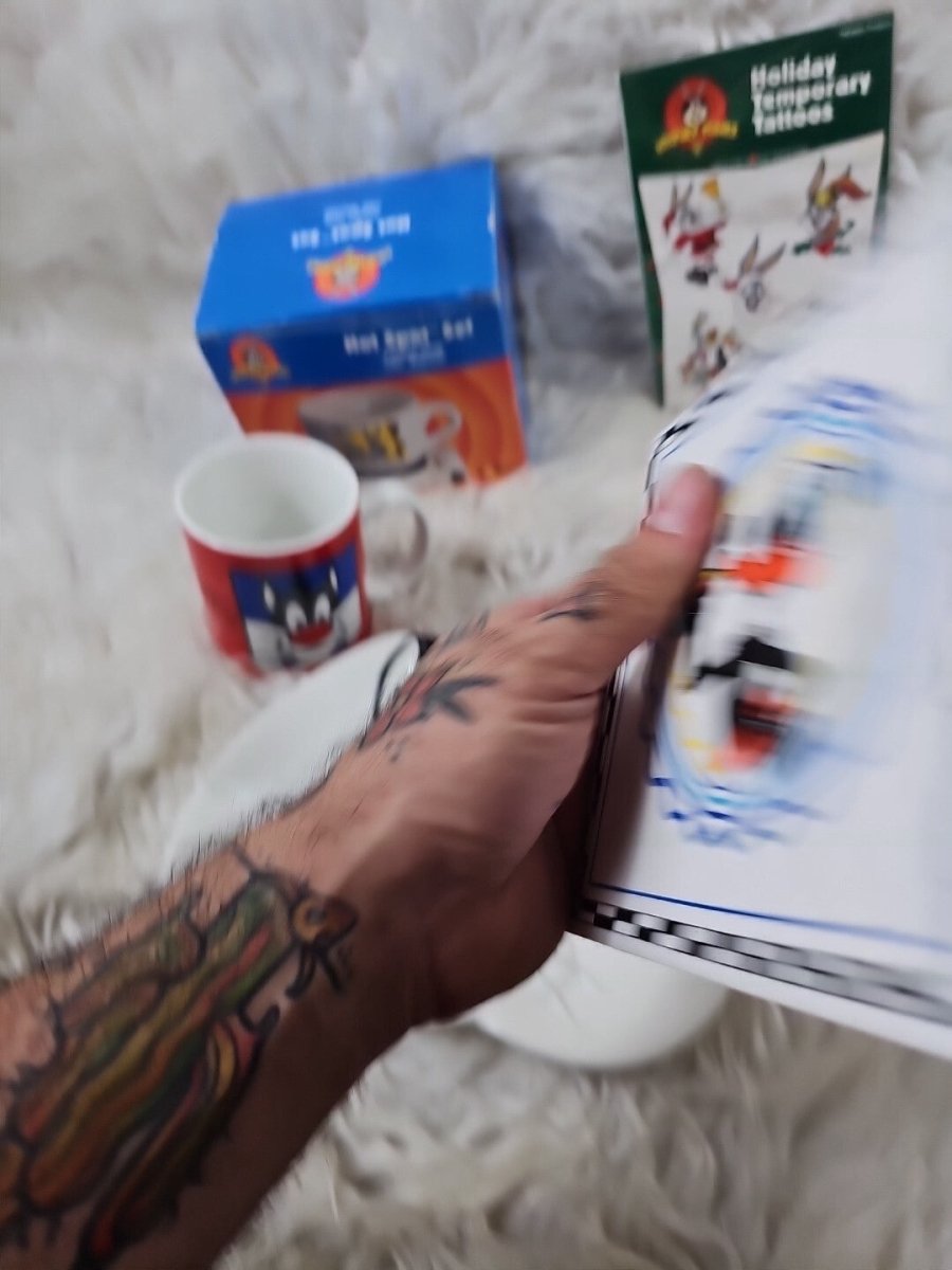 1990s - Bundle: Sylvester, Bugs Donald Duck And Taz Looney Tunes - Collectible Cups - ThrowbackBuys - The Thrifty Gypsyy Shop