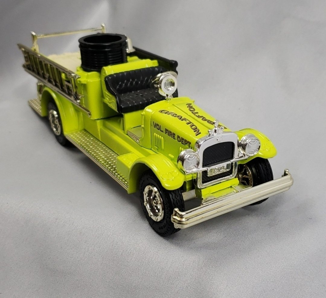 1991 replica of a 1926 SEAGRAVE Fire Truck - Action Figures & Collectibles - ThrowbackBuys - Eclecticcherryreseller