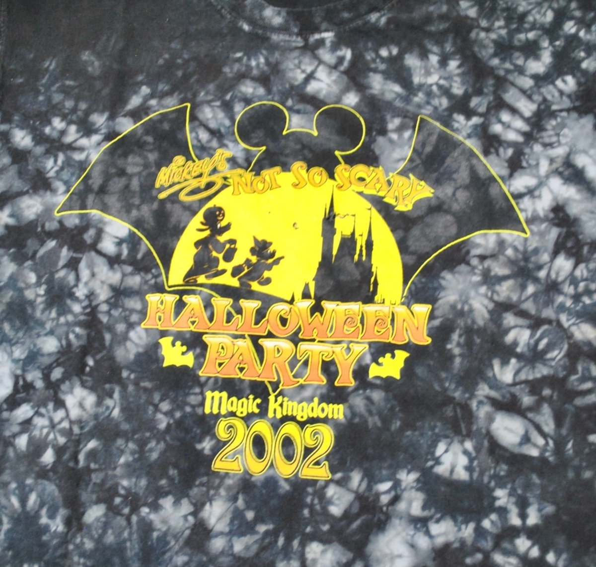 2002 - Disney's Mickey Mouse: Halloween Magic Kingdom Shirt - XL - T-Shirts - ThrowbackBuys -Yesterday's Attic