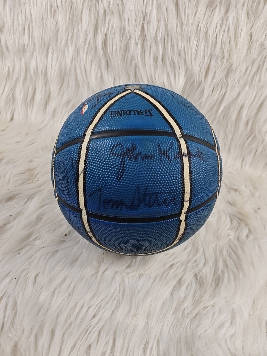 2006/2007 - Autographed Basketball Orlando Magic Team NBA Spalding - RARE - Sports Memorabilia - ThrowbackBuys - The Thrifty Gypsyy Shop
