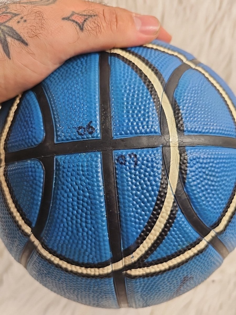 2006/2007 - Autographed Basketball Orlando Magic Team NBA Spalding - RARE - Sports Memorabilia - ThrowbackBuys - The Thrifty Gypsyy Shop