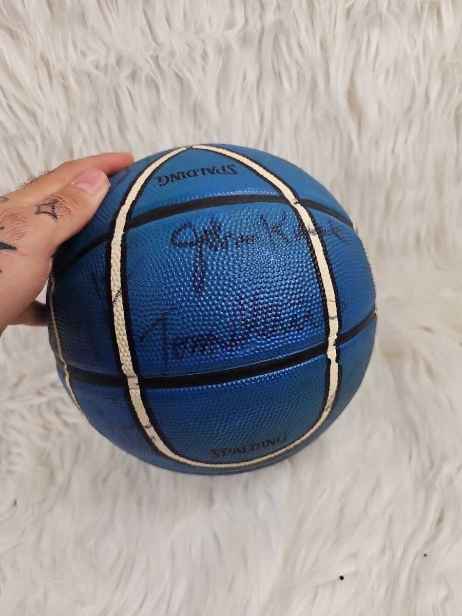 2006/2007 - Autographed Basketball Orlando Magic Team NBA Spalding - RARE - Sports Memorabilia - ThrowbackBuys - The Thrifty Gypsyy Shop
