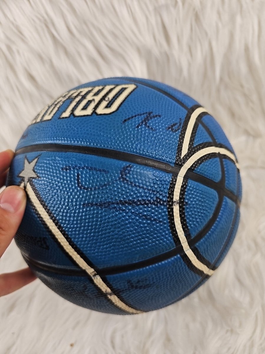 2006/2007 - Autographed Basketball Orlando Magic Team NBA Spalding - RARE - Sports Memorabilia - ThrowbackBuys - The Thrifty Gypsyy Shop