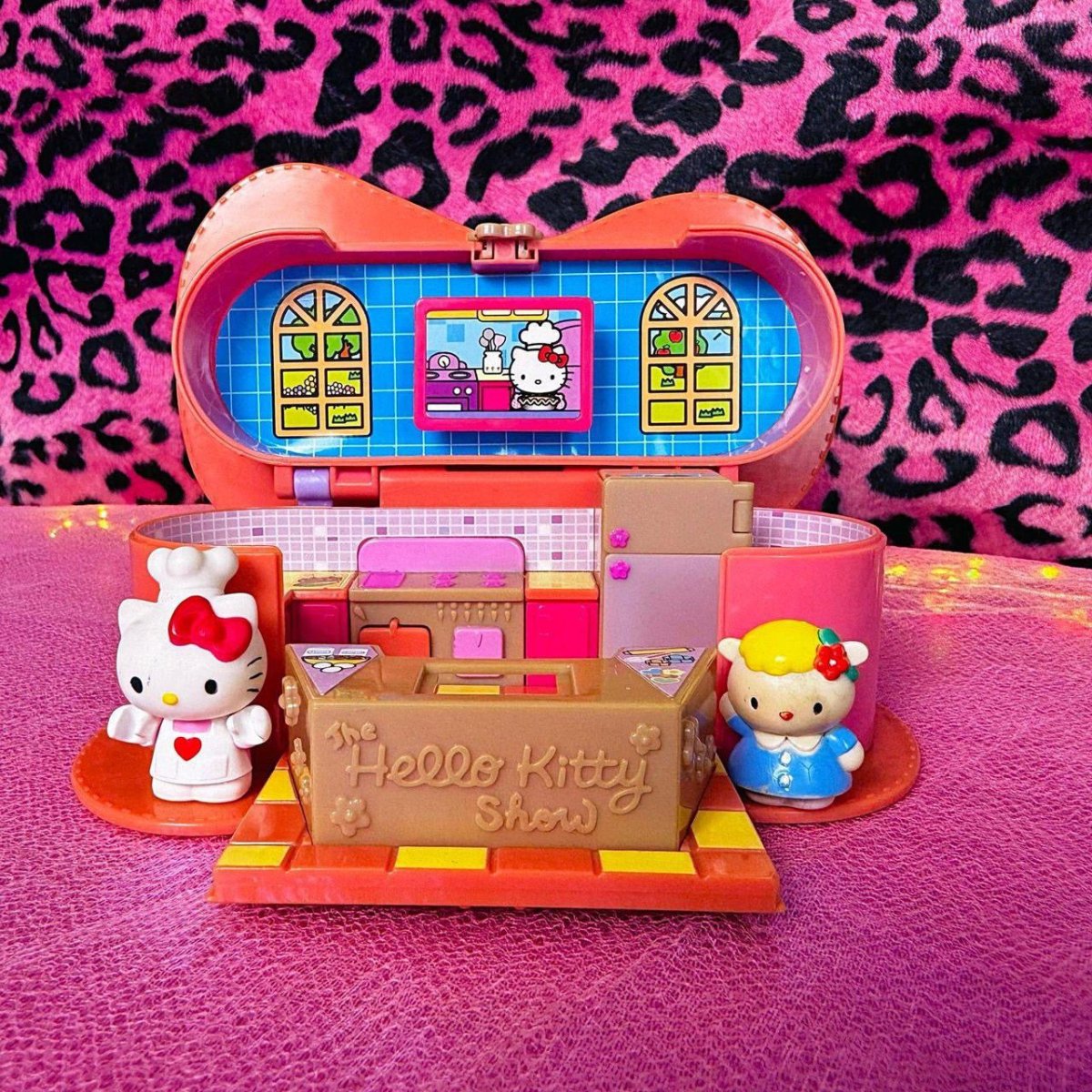 2009 Hello Kitty Cooking Playset Compact - Action Figures & Collectibles - ThrowbackBuys -Starbunnyvintage