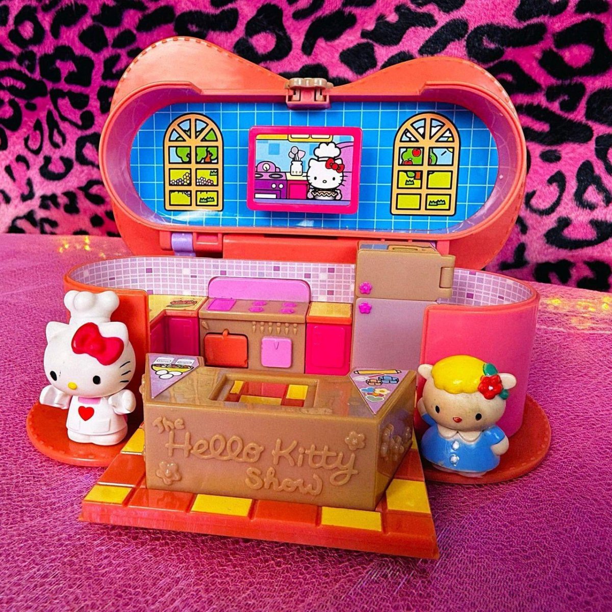 2009 Hello Kitty Cooking Playset Compact - Action Figures & Collectibles - ThrowbackBuys -Starbunnyvintage