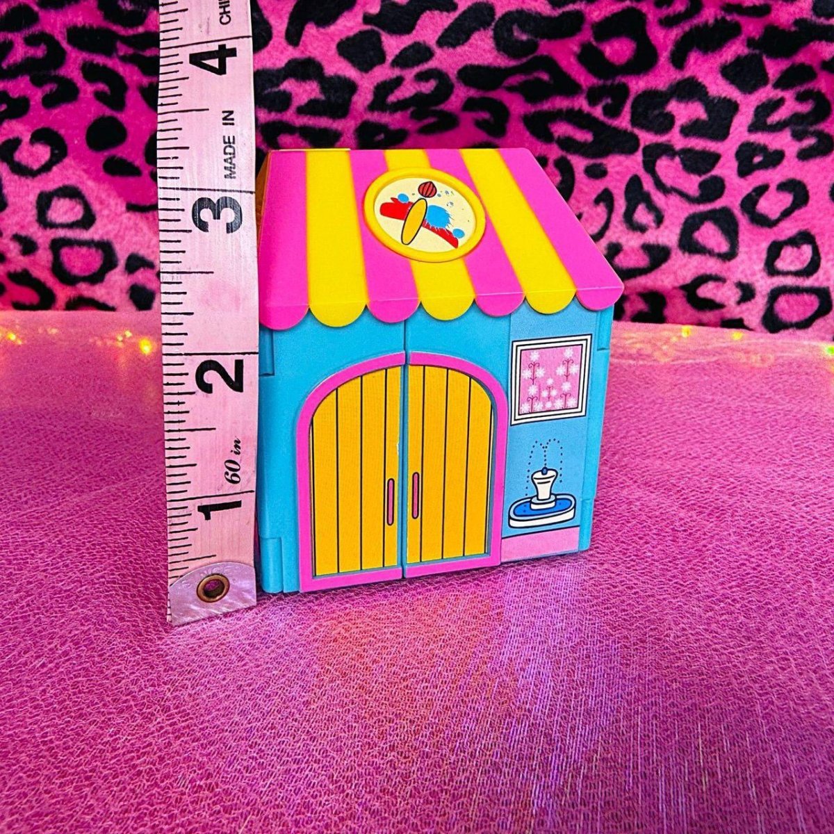 2009 Hello Kitty World Art Gallery Playset - Action Figures & Collectibles - ThrowbackBuys -Starbunnyvintage