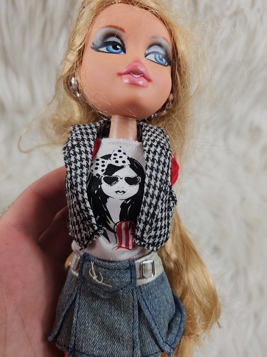 2010 - Bratz CLOE Doll LET'S TALK MGA 10th Anniversary And Bratz Style It! Jaylen - Dolls - ThrowbackBuys - The Thrifty Gypsyy Shop