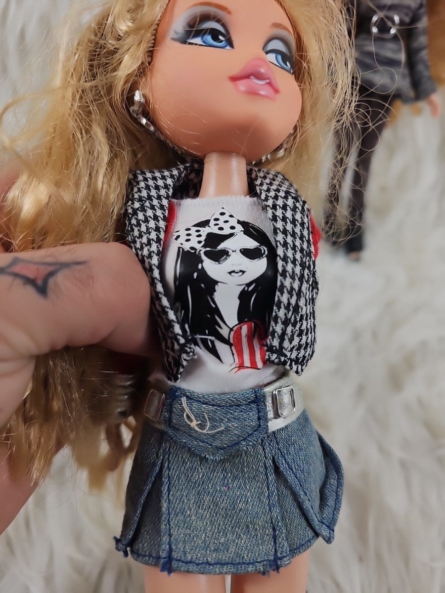 2010 - Bratz CLOE Doll LET'S TALK MGA 10th Anniversary And Bratz Style It! Jaylen - Dolls - ThrowbackBuys - The Thrifty Gypsyy Shop