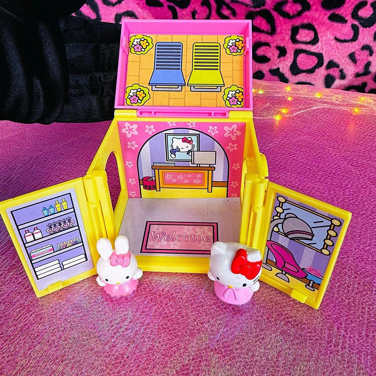 2009 Hello Kitty World Spa Salon Playset