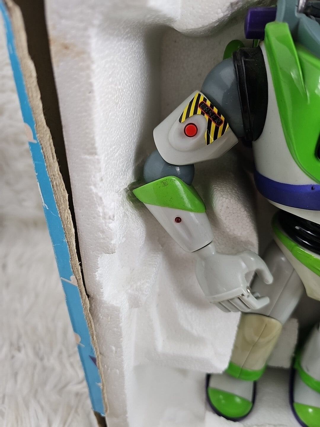 1995 - Toy Story Buzz Lightyear Ultimate Talking Figure And Modern Woody