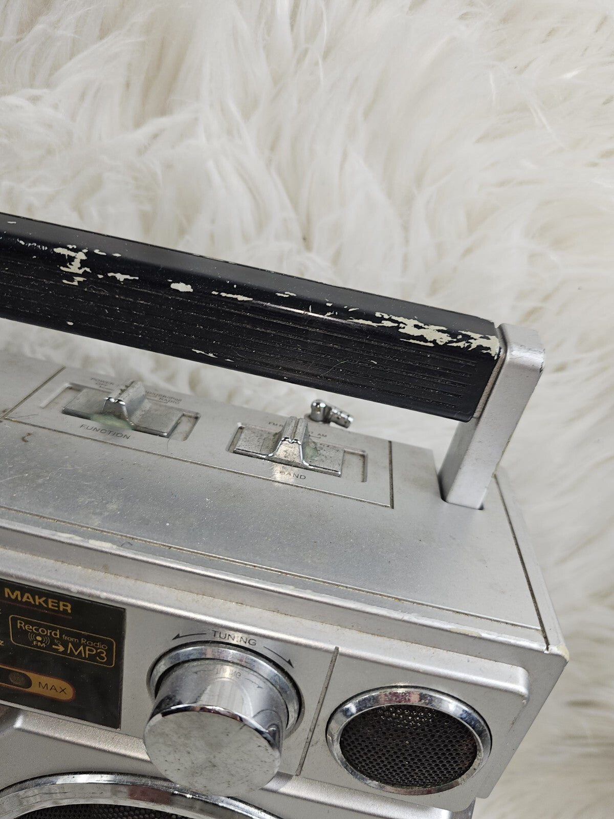 Retro Style Boombox Innovative Technology Digital Mix Maker ITBB-1980i Aux/FM/A