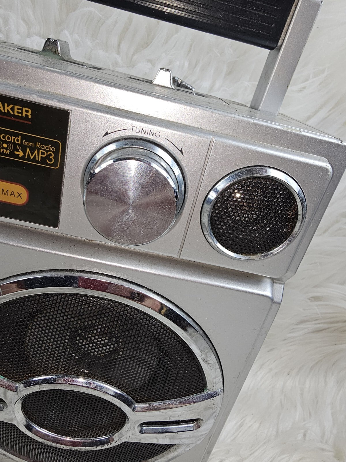 Retro Style Boombox Innovative Technology Digital Mix Maker ITBB-1980i Aux/FM/A