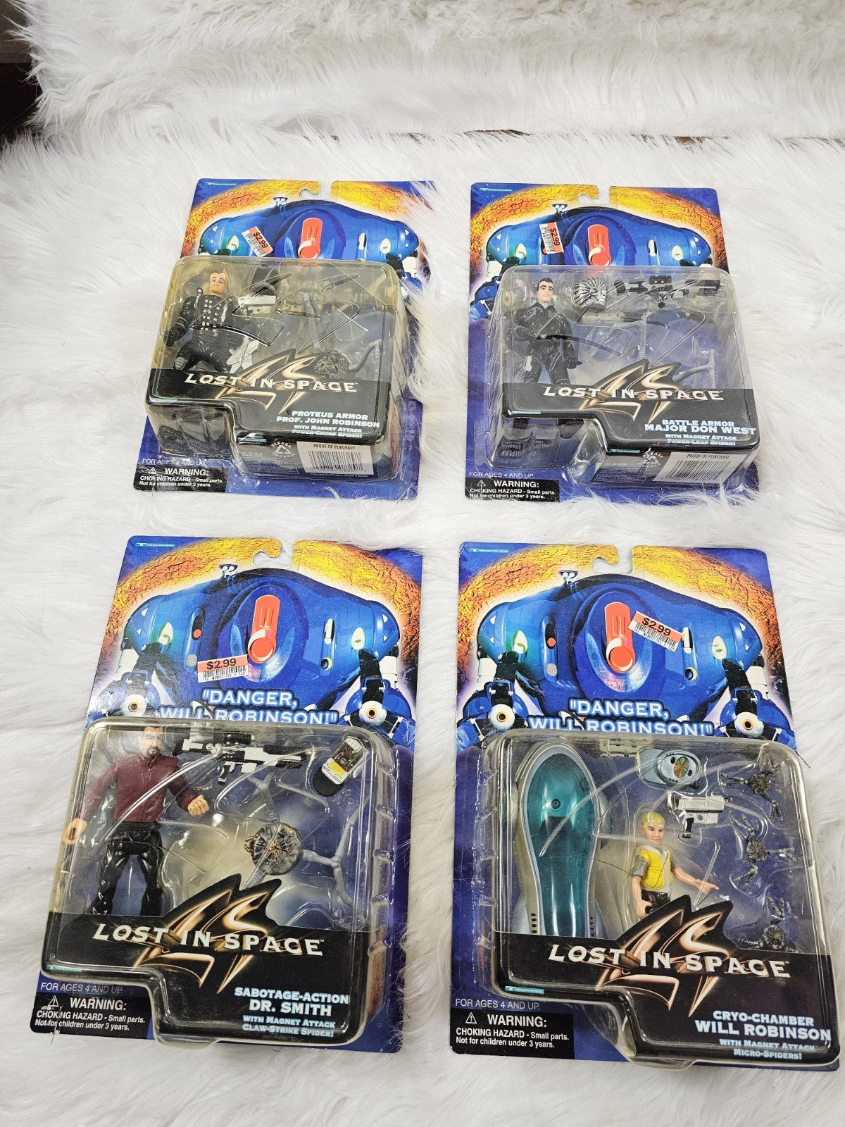 Vintage - 4 LOST IN SPACE SABOTAGE ACTION Figures NIB
