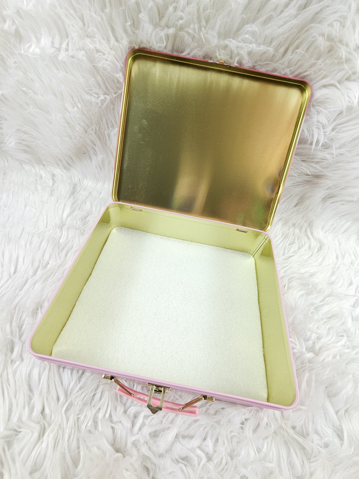 TRULY AND POWERPUFF GIRLS CARTOON NETWORK LIMITED EDITION COLLECTION TIN