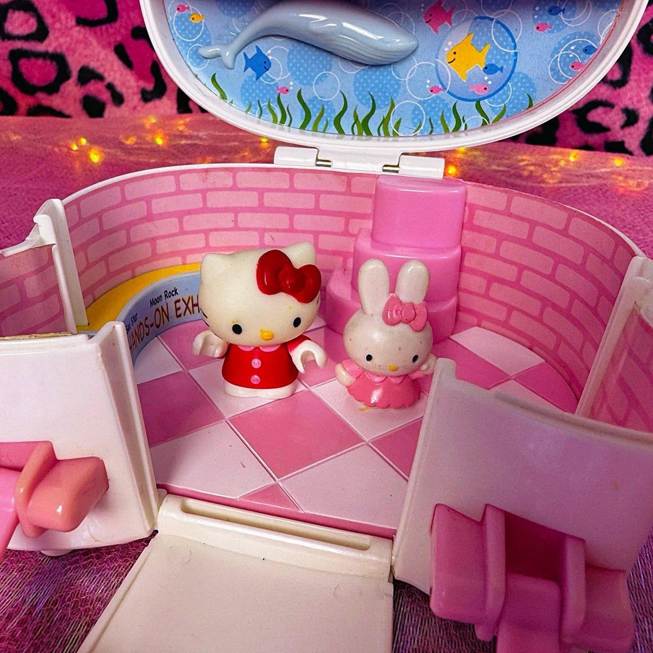 2009 Jakks Pacific Sanrio Hello Kitty Museum Playset