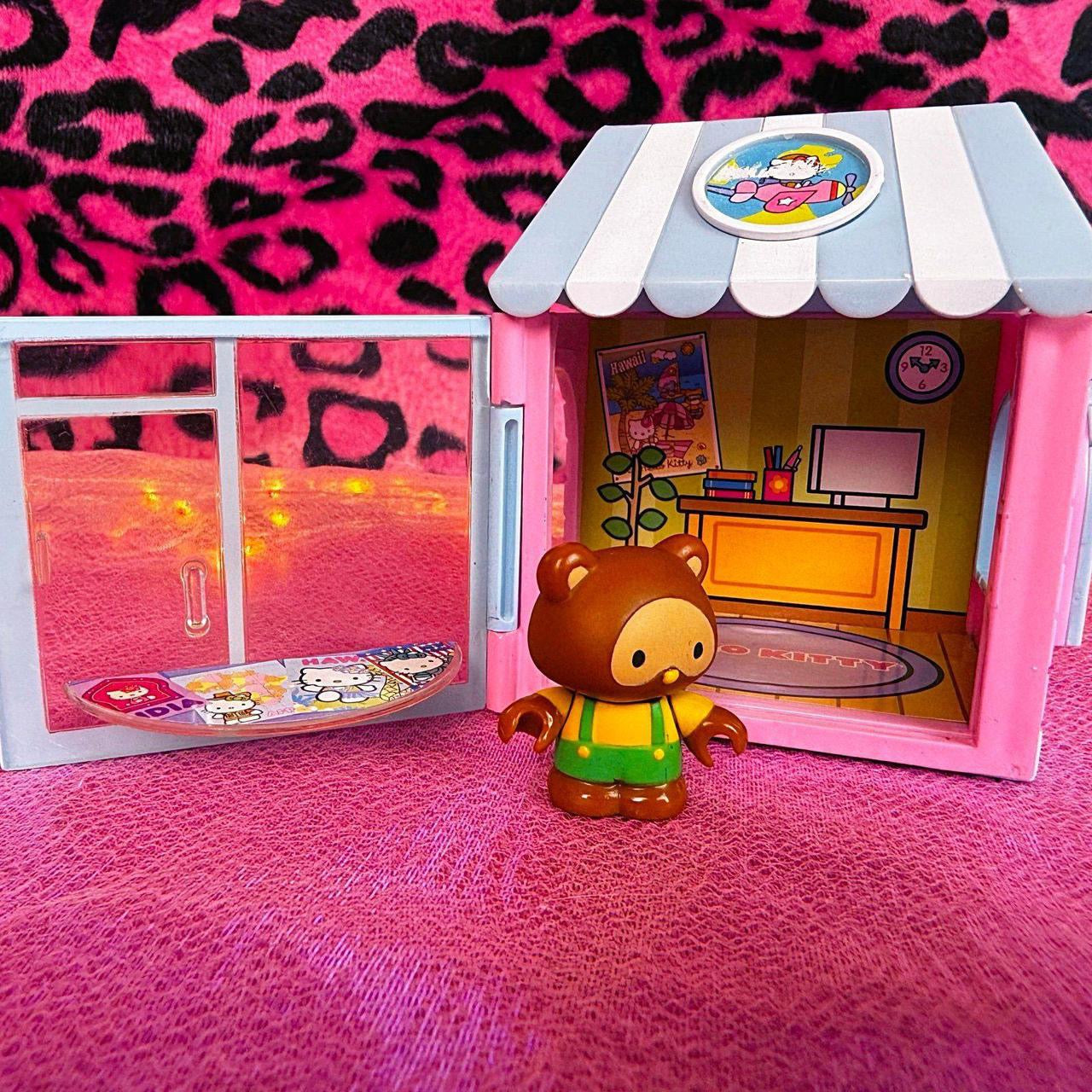 2009 Hello Kitty World Travel Agency Playset