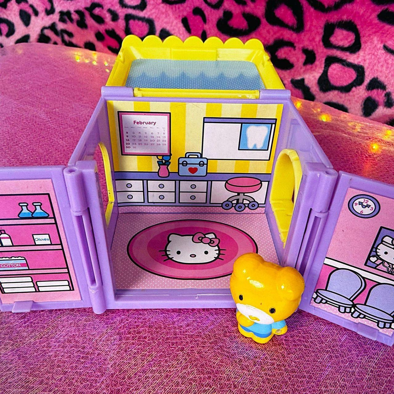 2009 Hello Kitty World Dentist Office Playset