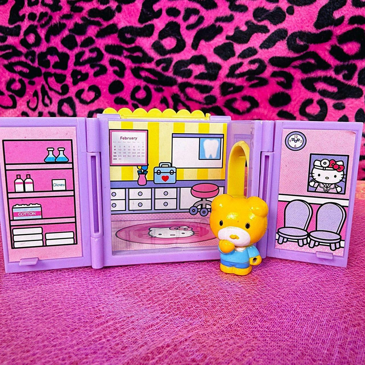 2009 Hello Kitty World Dentist Office Playset