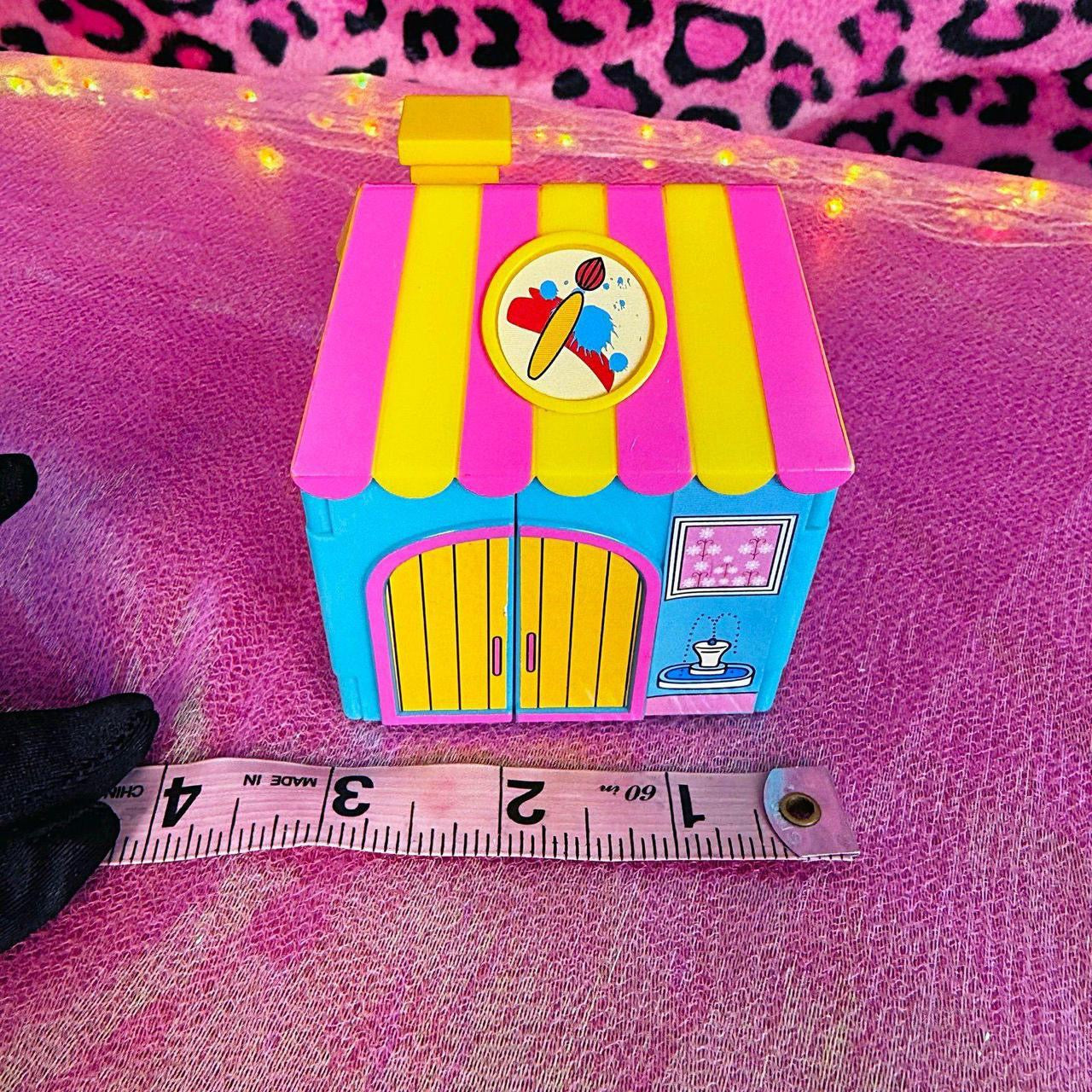 2009 Hello Kitty World Art Gallery Playset
