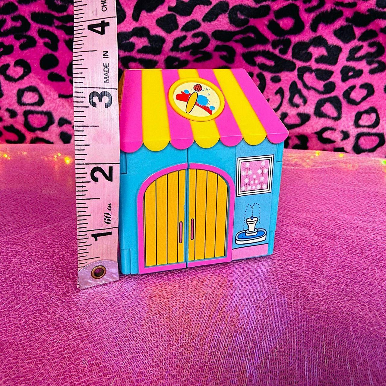2009 Hello Kitty World Art Gallery Playset