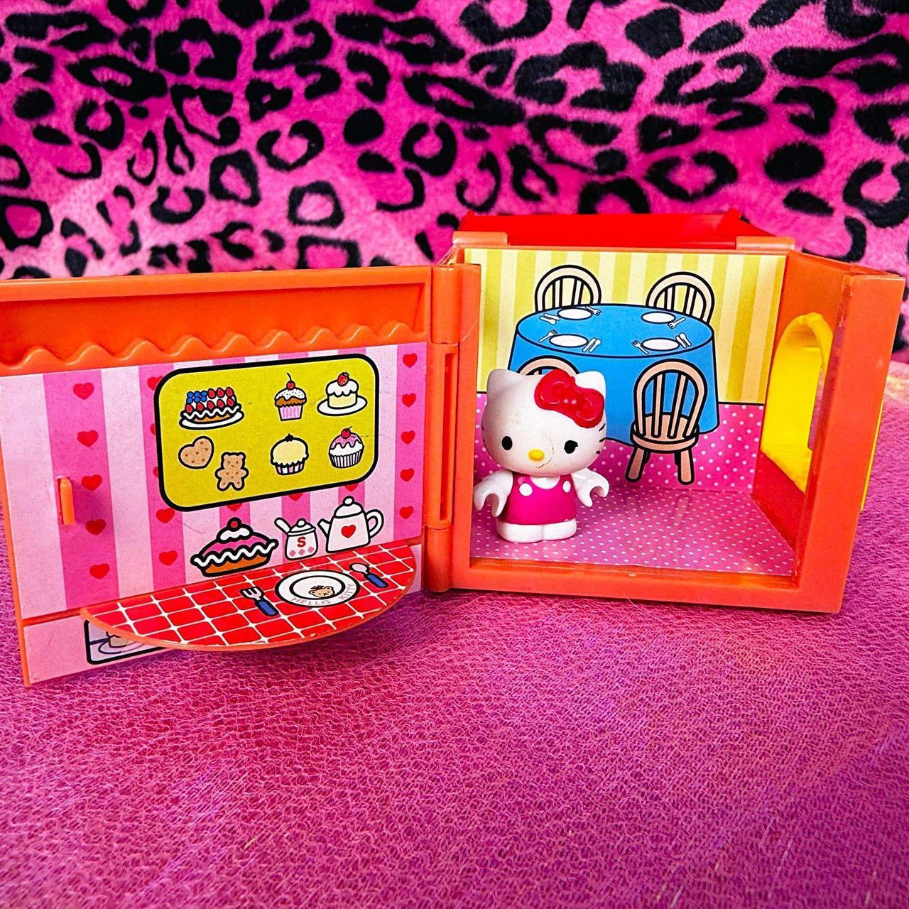 2009 Hello Kitty World Bakery Cooking Playset