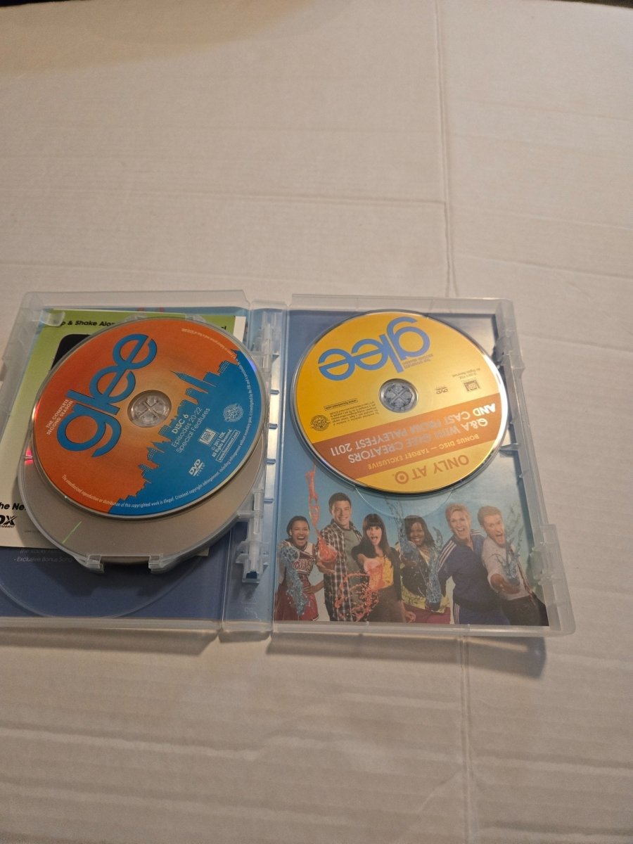 Glee The Complete Second Season DVD 6 Disc Set - DVD - ThrowbackBuys - Amanda's Awesome Finds
