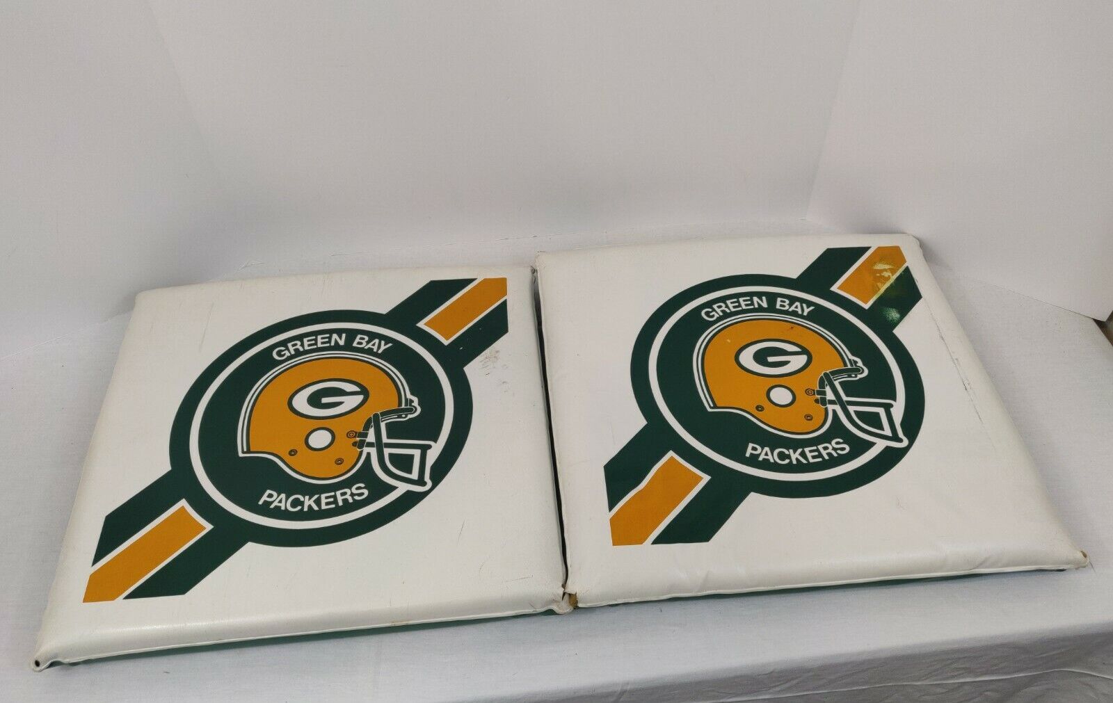 Vintage - Green Bay Packers Football (NFL) Seat Cushion Set of 2, White/Green