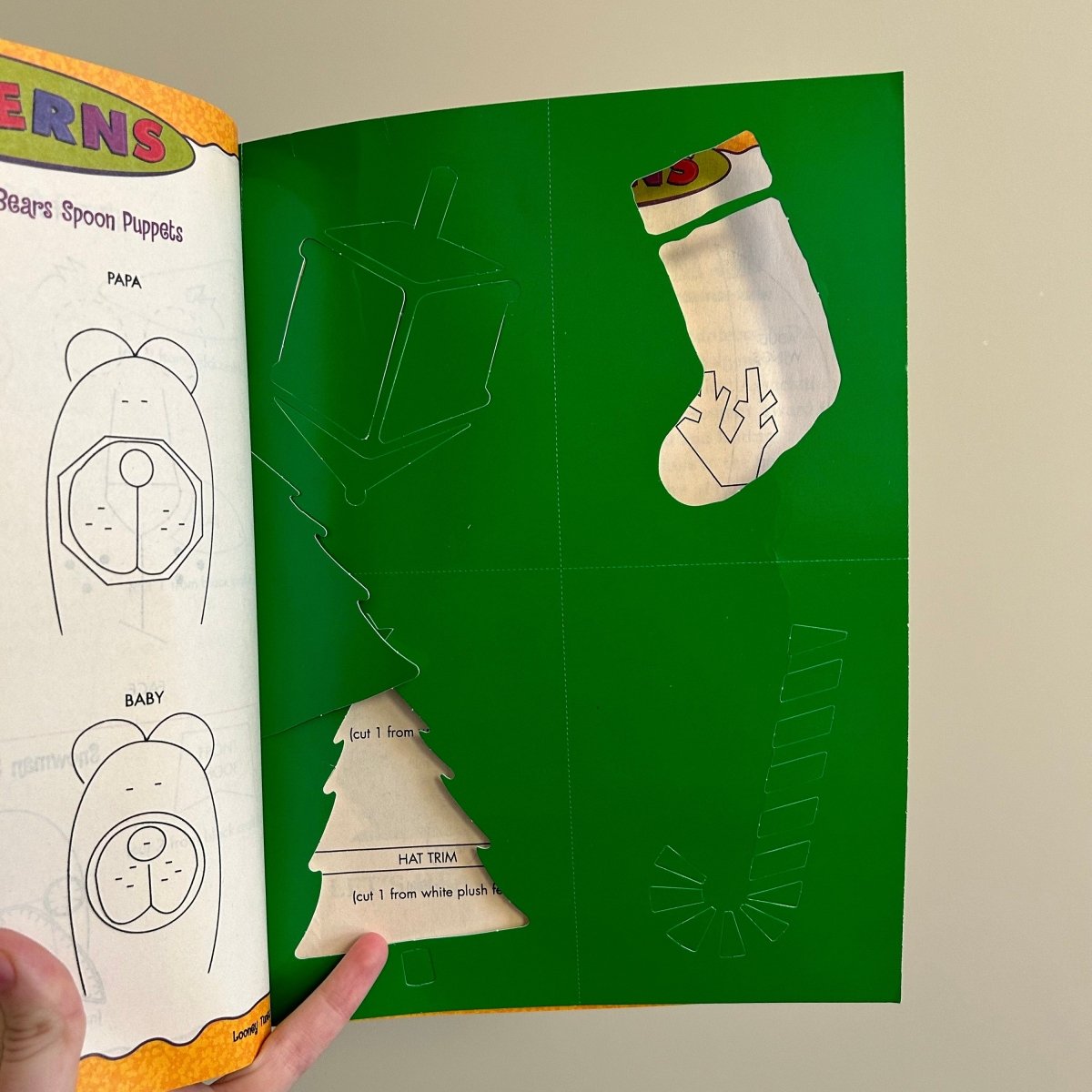 Looney Tunes Crafty Kids Christmas Projects Book 2000 Vintage - Memorabilia - ThrowbackBuys - NostalgicEpisodes
