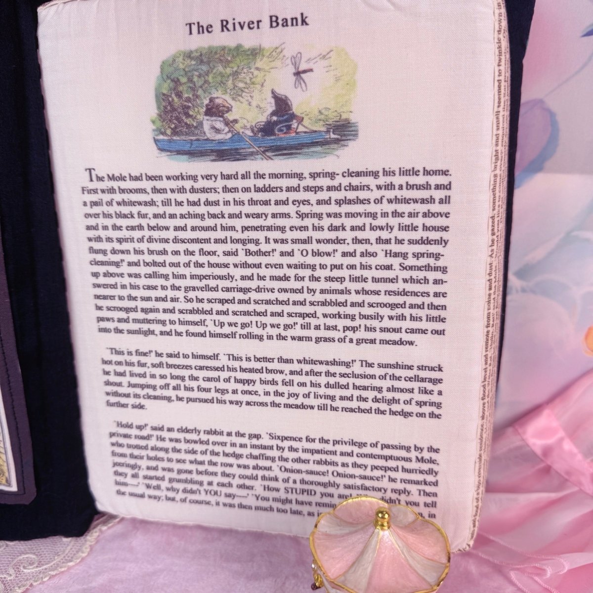 Plush Wind in the Willows Storybook Sculpture - Decor - ThrowbackBuys - Starbunnyvintage