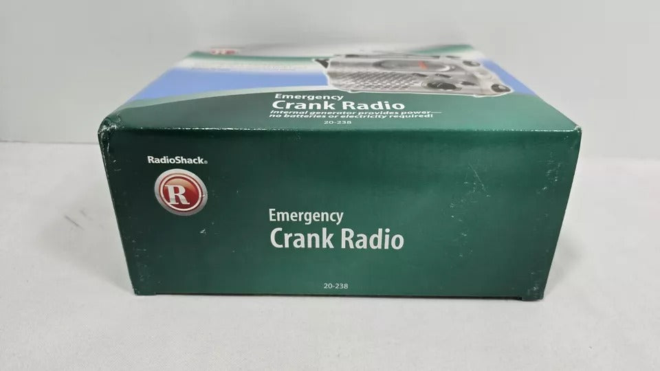 RADIO SHACK 20-238 Emergency Crank Radio with Light AM/FM SW1 SW2 USB, NIB