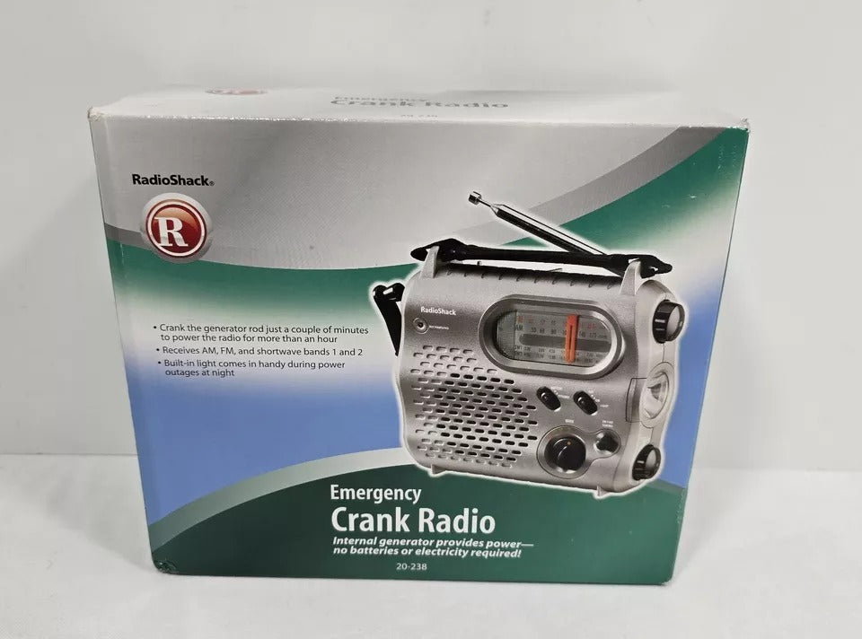 RADIO SHACK 20-238 Emergency Crank Radio with Light AM/FM SW1 SW2 USB, NIB