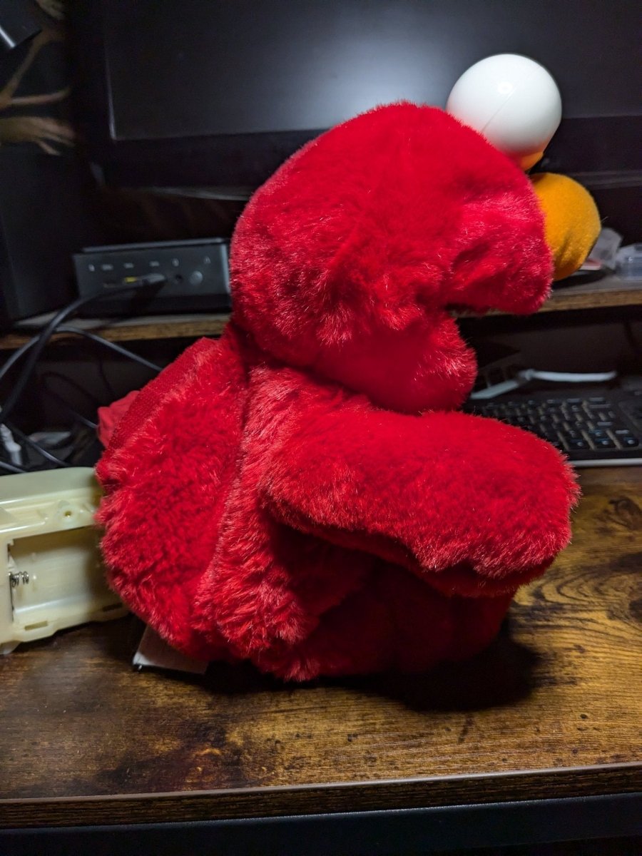 Tyco 1996 Vintage Tickle Me Elmo Works Shakes - Action Figures & Collectibles - ThrowbackBuys - Furby Queen