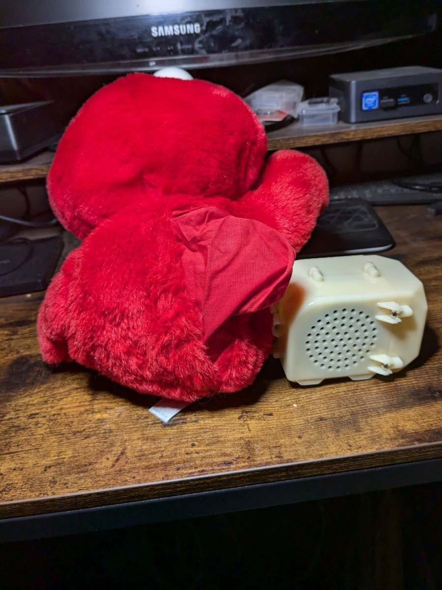 Tyco 1996 Vintage Tickle Me Elmo Works Shakes - Action Figures & Collectibles - ThrowbackBuys - Furby Queen