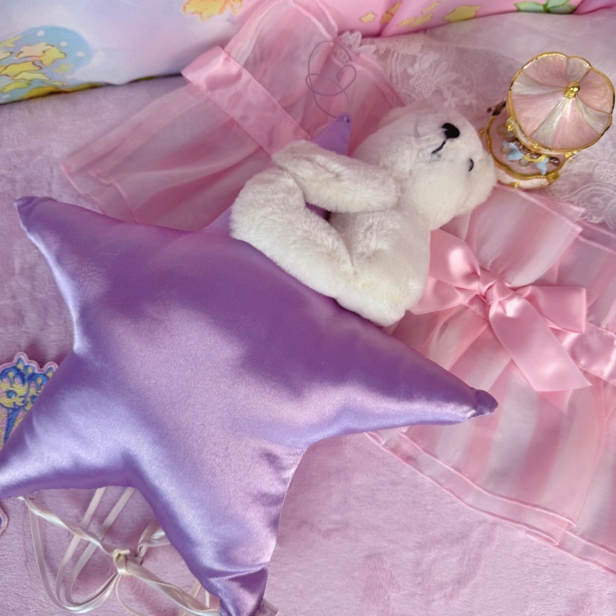 Vintage 90s Teddy Bear Wall Hanging – Plush Bear on Satin Star - Decor - ThrowbackBuys - Starbunnyvintage